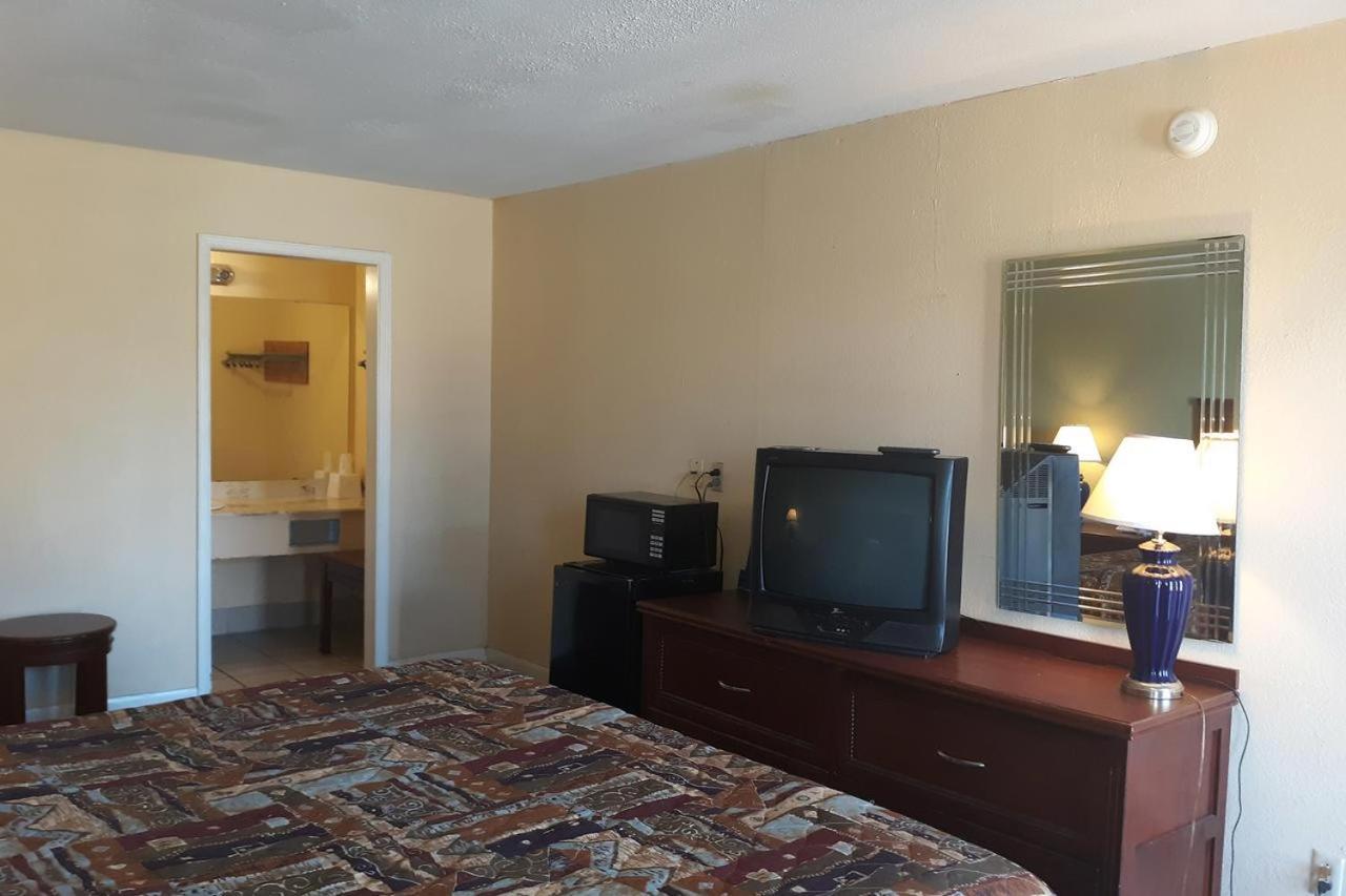 Rest Inn - Extended Stay, I-40 Airport, Wedding & Event Center Amarillo Exterior foto